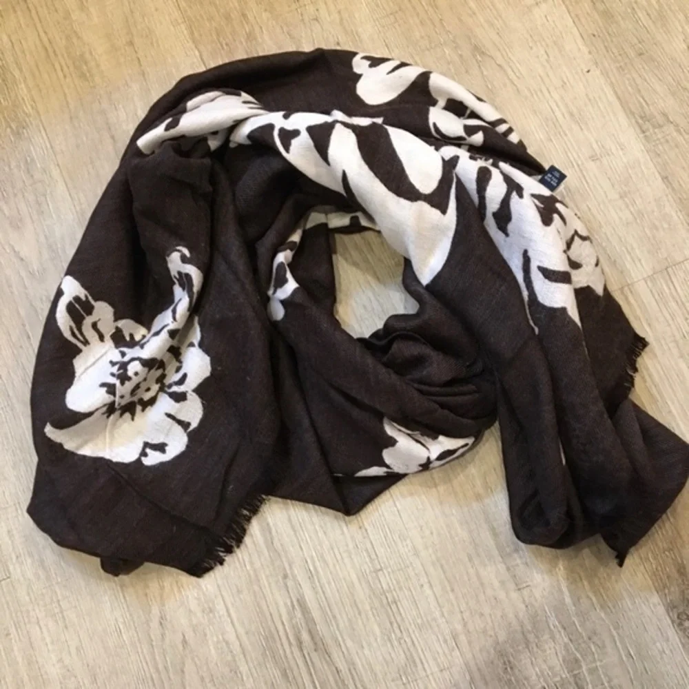 GAP Wool Blend Scarf Brown & Cream Floral